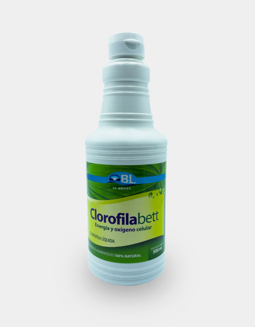 <strong>ClorofilaBett</strong> es una mezcla de los mejores ingredientes naturales además de aportar energía vital proveniente de la fotosíntesis, desintoxica y oxigena nuestras células de forma muy efectiva, con la ventaja de ser un alimento 100% natural y extremadamente saludable.<br><br>La <strong>clorofila</strong> es una fuente fácilmente digerible de vitaminas y minerales, que apoya la circulación sanguínea, intestino, riñones e hígado, al ayudar a equilibrar nuestro metabolismo. La <strong>clorofila</strong> es un suplemento alimenticio que tiene una gran actividad desodorizante. De gran utilidad para combatir los problemas de mal aliento ocasionados por el tabaco, bebidas alcohólicas y alimentos; ayuda a eliminar los olores provocados por la transpiración.